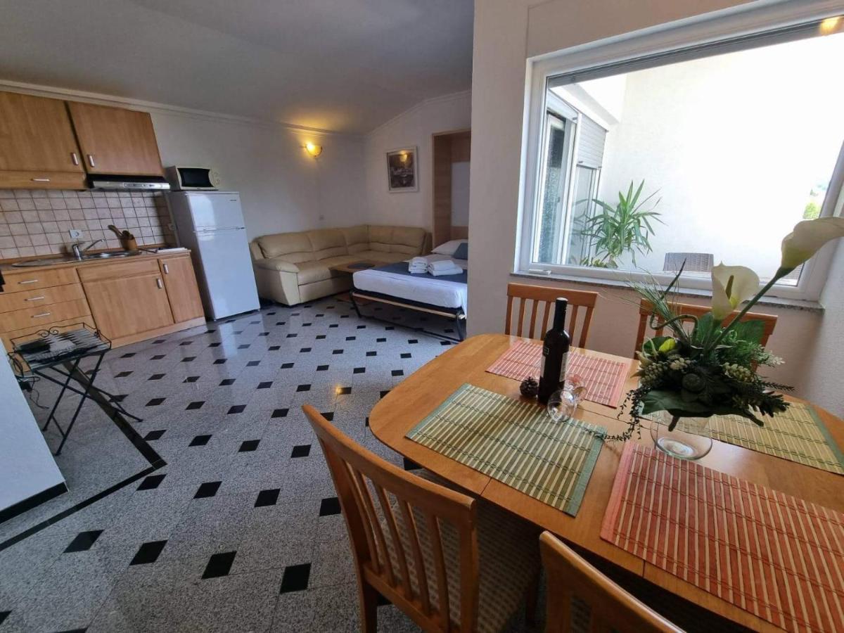 Apartment Tomic 2 Makarska Exterior foto